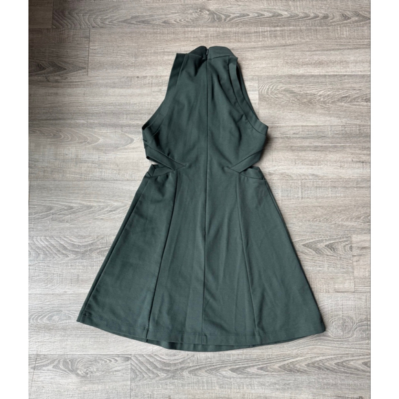 BCBG Emerald Green Mock Neck Cutout Dress Size 0 EUC Fit & Flare Mini Y2K - Picture 3 of 3